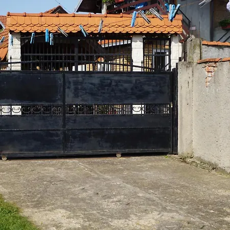 Airport - Lucia Apartman *