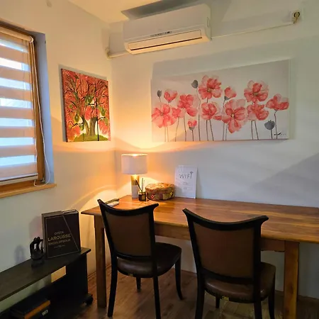 Airport - Lucia Apartman *